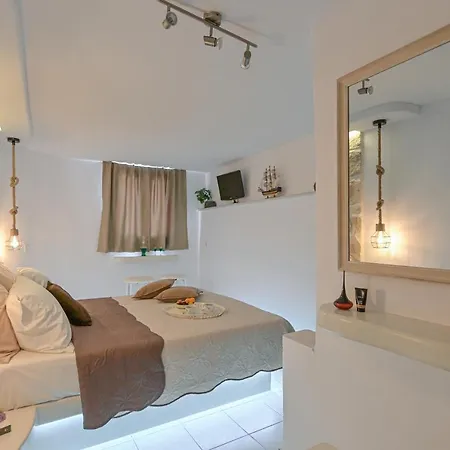 Geolenas - Naxian Old Agora Apartment Naxos City