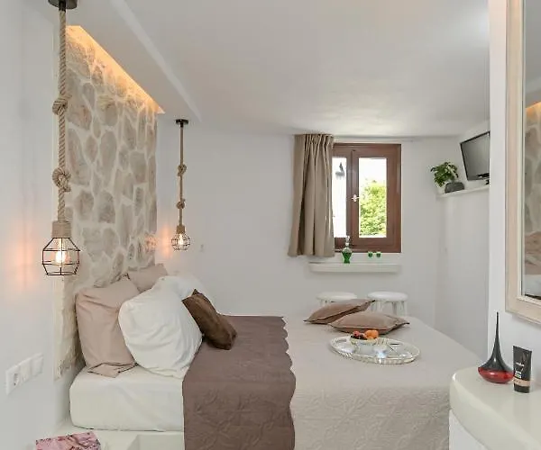 Geolenas - Naxian Old Agora Naxos City